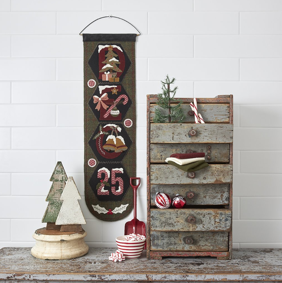 BMB1434, Hexi Door Greeter, December, 9" x 32,5"