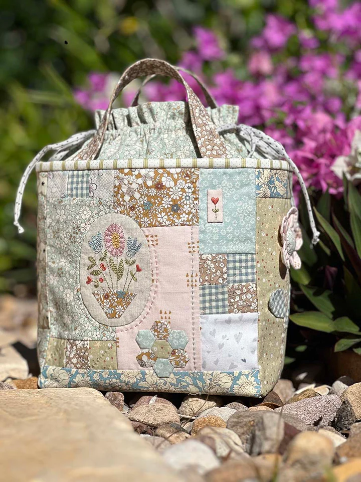 TBH-D394, Tully Tote Pattern by the Birdhouse, Finished size is 8"x8"x5" + straps.